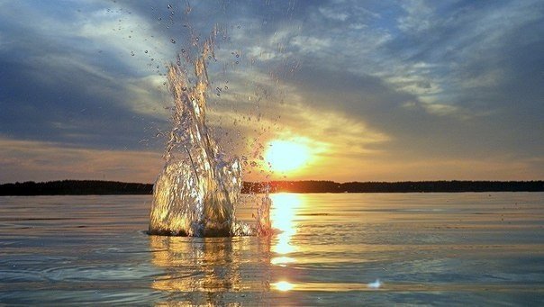 Подумай, как трудно изменить себя самого, и ты поймешь, сколь ничтожны твои возможности изменить других.