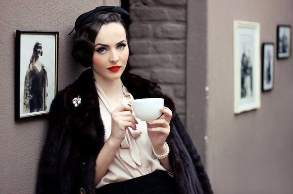 Приходишь домой, варишь кофе, садишься в кресло, и вокруг — тишина... И каждый из нас сам выбирает, что это: одиночество или свобода.