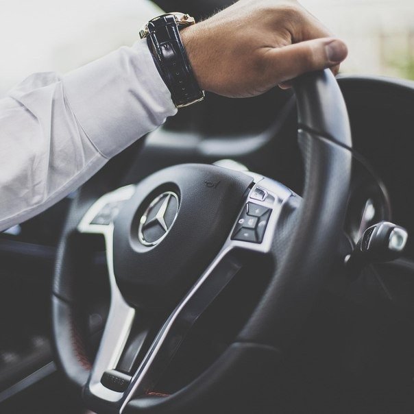 Обычный человек думает, как бы провести время. 