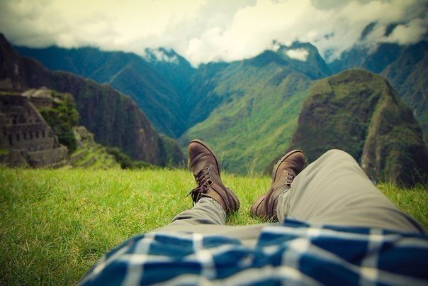 Жизнь не обязана давать нам то, чего мы ждём. Надо брать то, что она даёт, и быть благодарным уже за то, что это так, а не хуже.