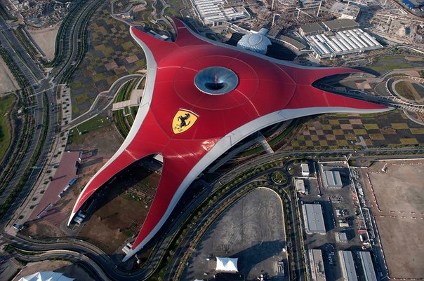 Ferrari парк в Abu-Dhabi