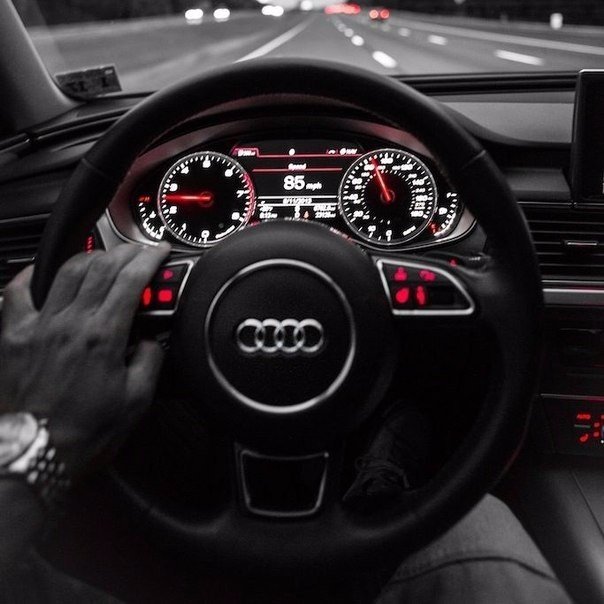 Наша жизнь как дорога с односторонним движением, и важно не пропустить свой поворот, ведь пути назад уже не будет.