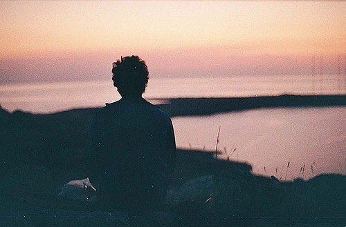 Чем больше человек имеет внутри себя, тем меньше он ждет от окружающих.