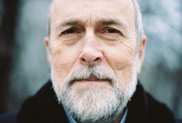 По-настоящему сильные люди не объясняют, почему они хотят уважения к себе. Они просто не общаются с теми, кто не относится к ним с должным уважением.