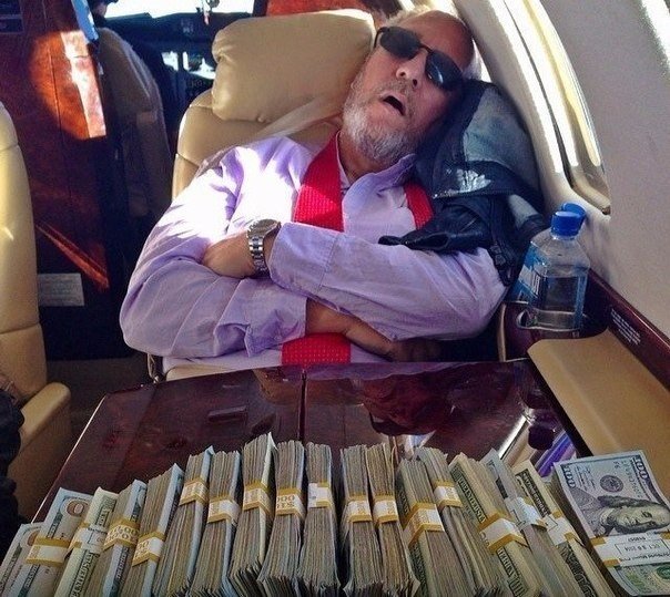 Самую большую ошибку в жизни люди делают, когда они не пытаются зарабатывать на жизнь тем, что им больше всего нравится.