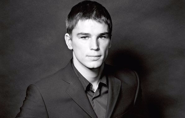 Меня поражают люди, способные предать, а потом вести себя так будто это ты их предал.