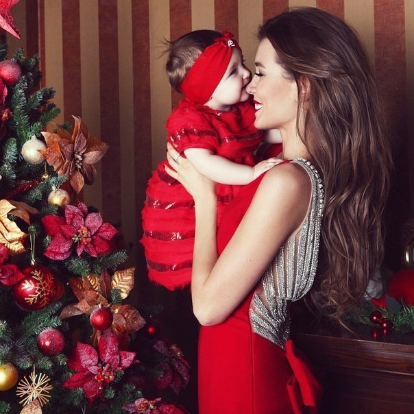 Совсем скоро... будем наряжать елку, загадывать желания и ждать чуда...