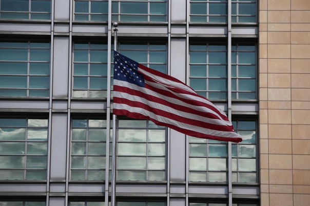 США пообещали ввести санкции против утаивающих деньги Мадуро банков