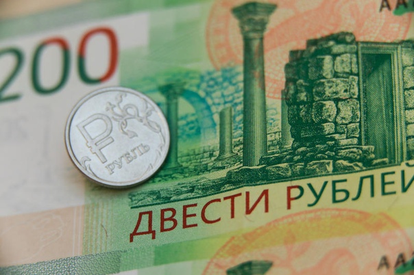 Доходы населения не растут уже несколько лет подряд. Традиционно подразумевается, что стагнация доходов означает проблемы на рынке труда и снижение платежеспособности населения. Но если посмотреть на детали, картина может показаться немного иной. Объясняет главный экономист Альфа-банка Наталия Орлова