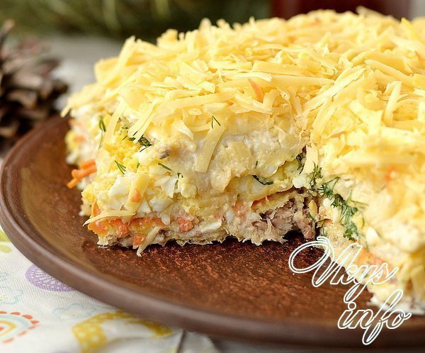 Закусочный торт из вафельных коржей с консервами