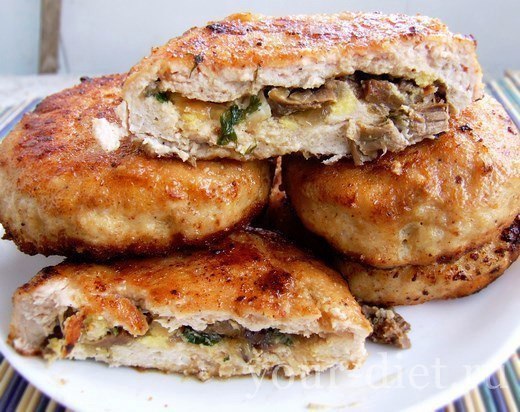 Зразы из куриной грудки с грибами и яйцами 