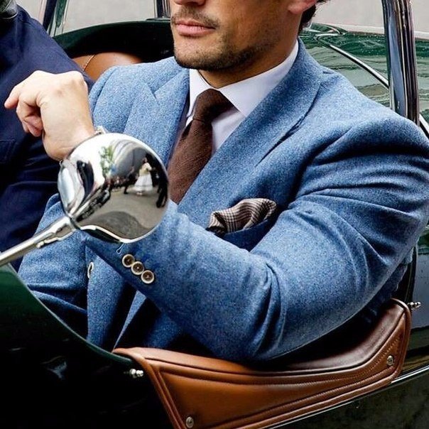 Люди делятся на две категории: на тех, кто читает книги, и тех, кто слушает тех, кто читает.