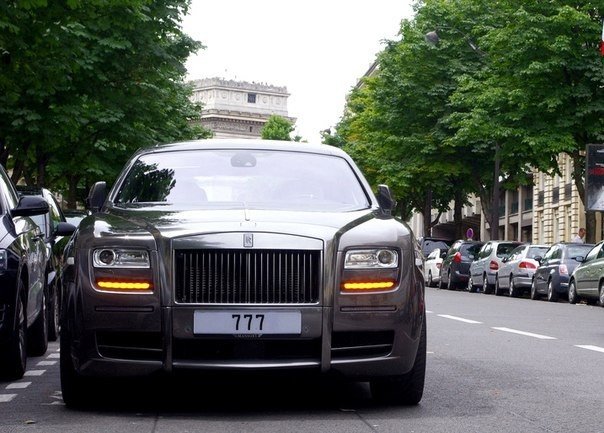 Нельзя вечно ждать подходящего момента, его нужно создать.