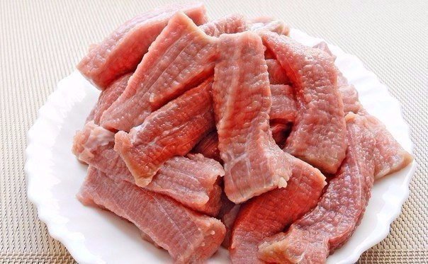 МЯСО ТУШЕНОЕ СО СМЕТАНКОЙ 