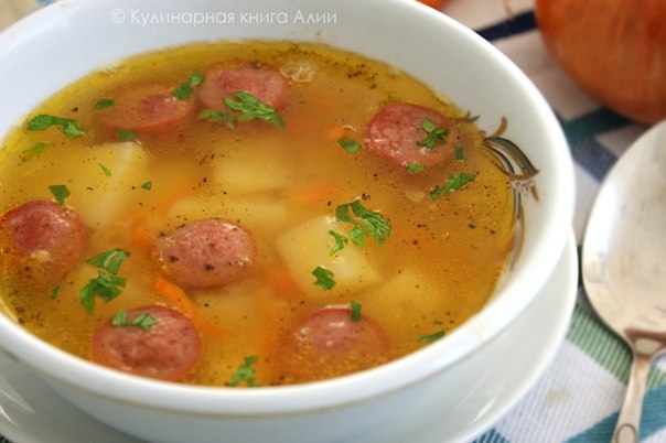 Чечевичный суп с копченой колбаской и чесночком