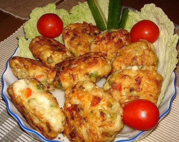 Очень вкусные и полезные котлеты из куриного мяса с овощами и сыром