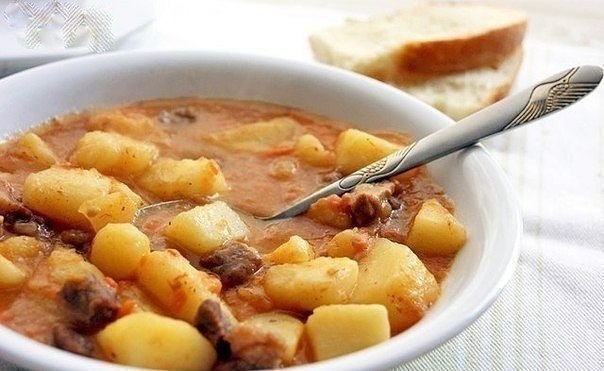 Картошечка, тушенная с мясом (как в д/садике). 
