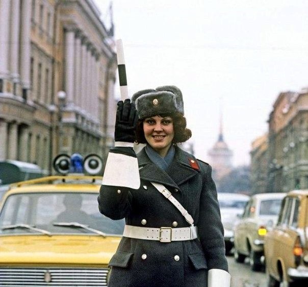 Инспектор дорожного надзора на Невском проспекте, Ленинград, 1976 год