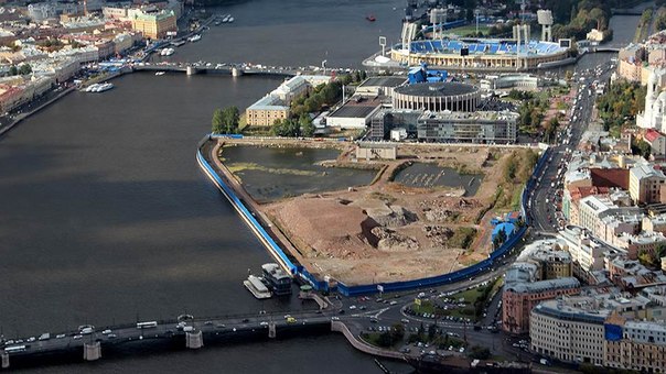 Вечер перестает быть томным: на стройке будущего судебного квартала, частью которого станет Дворец танца, нашли 200-килограммовую авиационную бомбу времен Великой Отечественной войны.