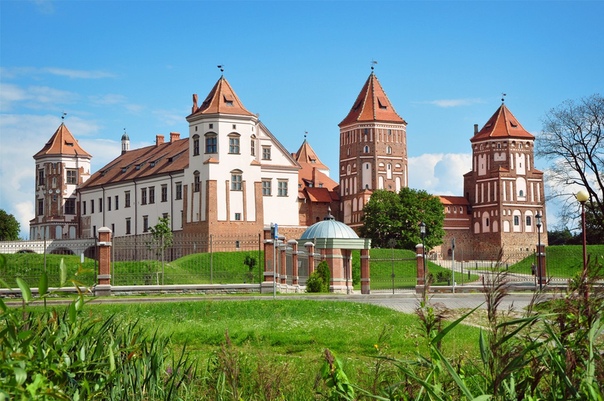 Мирский замок в Беларуси.