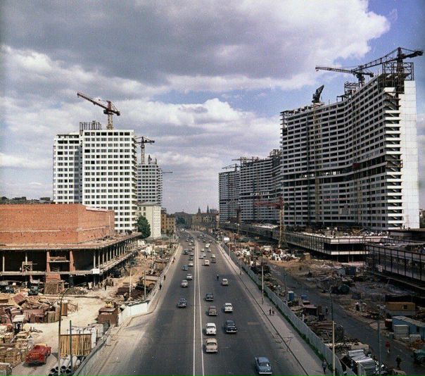 Это строят проспект Калинина. (Не гастербайтеры).