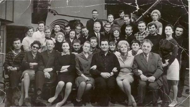 Герои известной комедии известного режиссёра. Кого узнаете