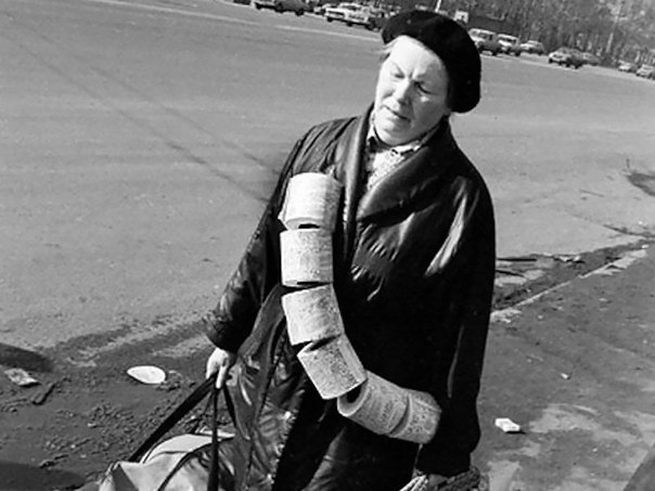Сейчас в это трудно поверить, но туалетной бумаги в СССР не было аж до 1968 года.
