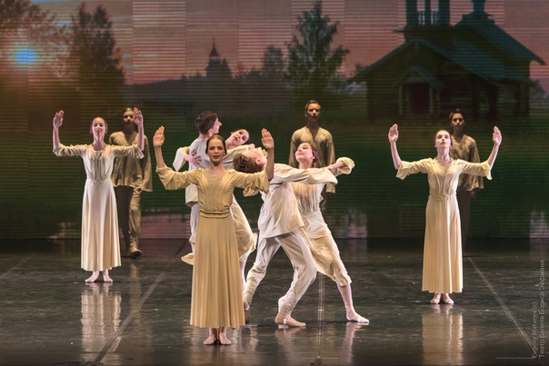 В прямоугольнике балетного класса  центра «Сириус» начинается день каждого воспитанника июньской образовательной программы. Свои места у балетного станка занимают 98 молодых артистов, представляющих пять именитых хореографических школ России. Среди них – Академия танца Бориса Эйфмана. К слову, учащихся и педагогов знаменитой школы, которая, оставаясь верной лучшим традициям отечественного классического балета, интегрирует в танцевальное искусство концепции современной мировой хореографии, «Сириус» принимает впервые.