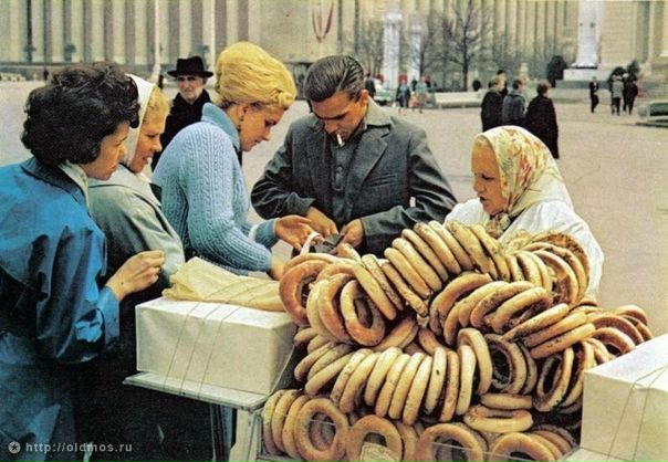 Продажа бубликов по 5 копеек за штуку.