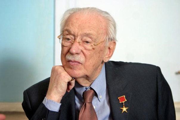 27 августа 2009г. скончался от отёка лёгких Сергей Владимирович Михалков, на тот момент ему было 96 лет.