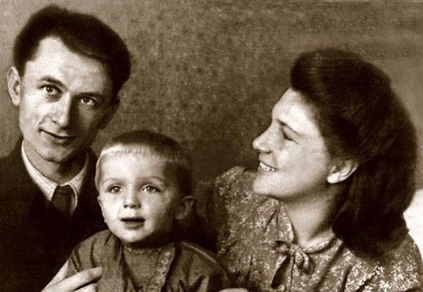 Женя Стеблов с папой Юрием Викторовичем и мамой Мартой Борисовной.