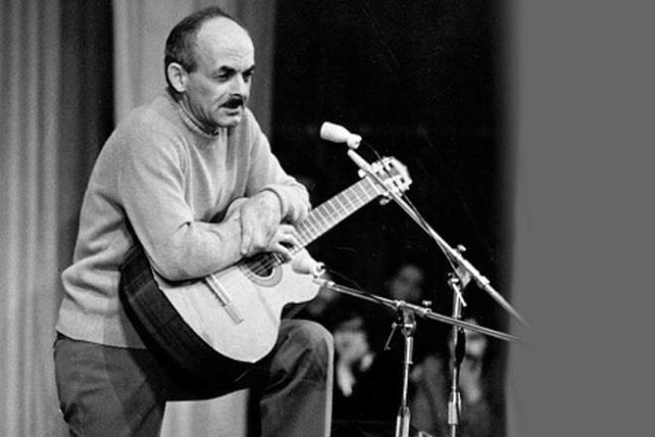 95 лет назад, 9 мая 1924 года в Москве, в семье партийных работников родился советский и российский поэт, композитор, прозаик и сценарист 