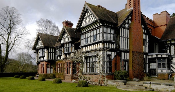 Wightwick Manor, (Wightwick Bank, Wolverhampton, West Midlands, England, 1887-1893). Особняк построен и меблирован под влиянием движения 