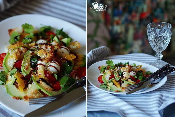Салат с томатами, авокадо и перепелиными яйцами 