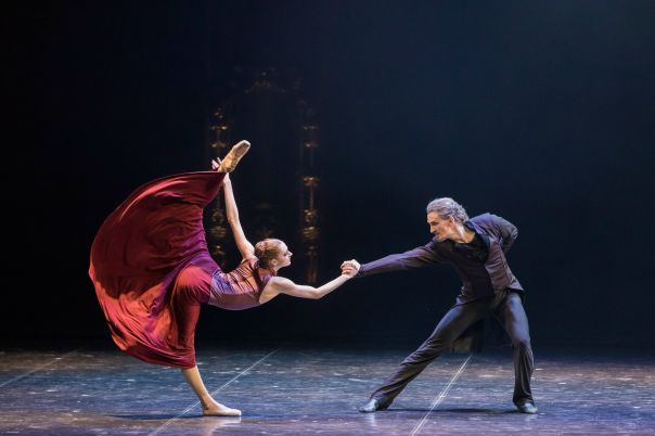 Труппа начинает летнюю серию выступления в родном городе. Сегодня вечером на сцене Александринского театра пройдет показ балета 