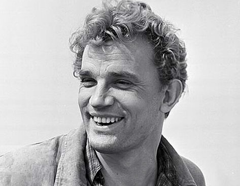 5 ноября 1965 года Евгений Яковлевич Урбанский трагически погиб на съемках фильма под Бухарой. 