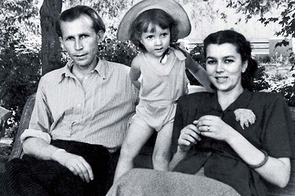 Иван Герасимович Лапиков: биография, карьера и личная жизнь. 