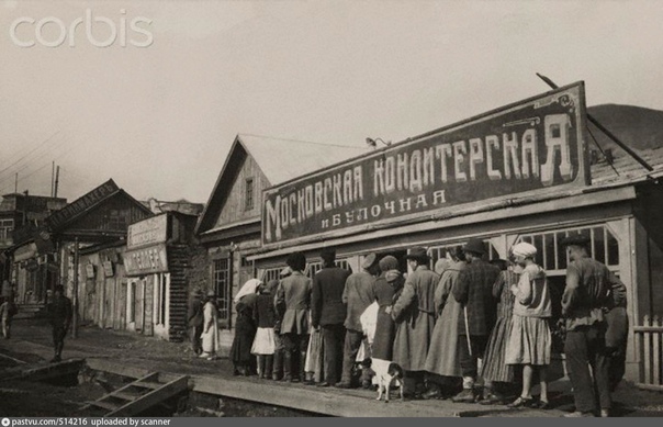 11 октября 1931 года была отменена частная торговля (кроме колхозных рынков). Все частные магазины были национализированы. В ходе ликвидации конфисковалось все имущество крестьян-кулаков, их ссылали в Сибирь, а городских «нэпманов», а также членов их семей, лишали политических прав («лишенцы»); многих подвергали судебным преследованиям. 