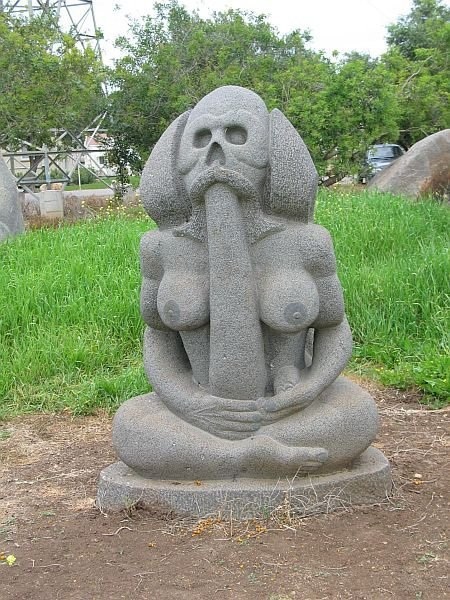 Странные скульптуры