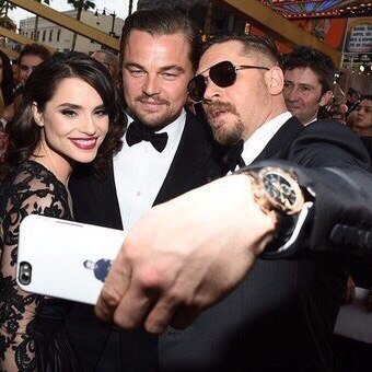 Я очень редко злюсь и практически никогда не плачу. Могу проявить скорее энтузиазм, чем счастье или грусть. По-моему, лучше всегда быть сдержанным. А еще – не надо прыгать выше собственной головы. Ведь стоит начать погоню за чем-либо (острыми ощущениями, славой, деньгами), как можно не остановиться. Из-за этого ты перестаешь ценить настоящее и становишься недовольным, стремясь получить еще больше. Поэтому я считаю глупым специально рисковать, намеренно проверяя на прочность судьбу, — придет время, смерть непременно найдет тебя сама! Еще спокойнее я отношусь к собственной популярности: слава капризна. А еще я точно знаю, что деньги нужны только для того, чтобы кому-то помочь. В этом сдерживать себя не стоит!