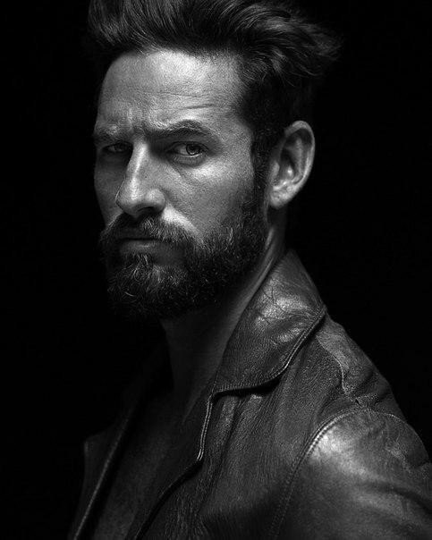 Горе не может долго оставаться в человеке. Оно или преобразуется в деятельность, или разносит человека вдребезги.