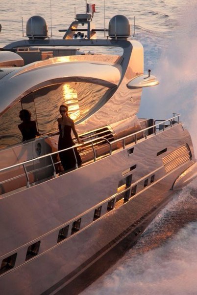 Несчастным или счастливым человека делают только его мысли, а не внешние обстоятельства. Управляя своими мыслями, он управляет своим счастьем. 