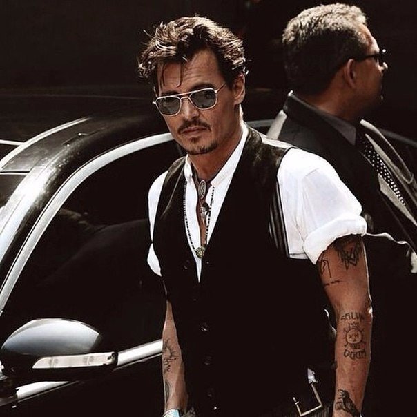 Странное время: Телефон без кнопок... Двери без ручек... Люди без мозгов... Отношения без чувств...