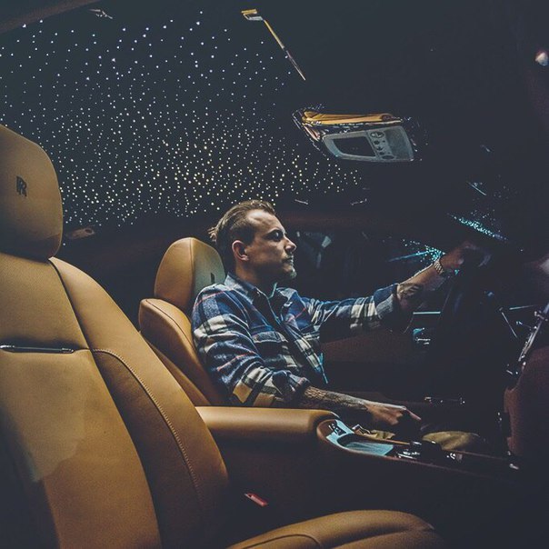 Каждый человек хотя бы пять минут в день бывает дураком. Настоящая мудрость состоит в том, чтобы не превышать этот временной лимит. 