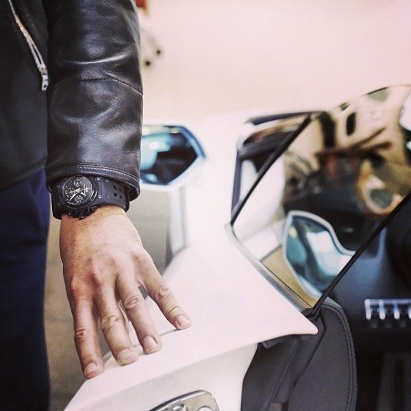 В спорах не рождается истина, в них рождается только вражда. Истина рождается в обсуждениях. Когда обсуждение переходит в спор, разговор должен быть прекращён. Потому что когда человек начинает спорить, это значит, что его уже интересует не истина, а собственные амбиции.