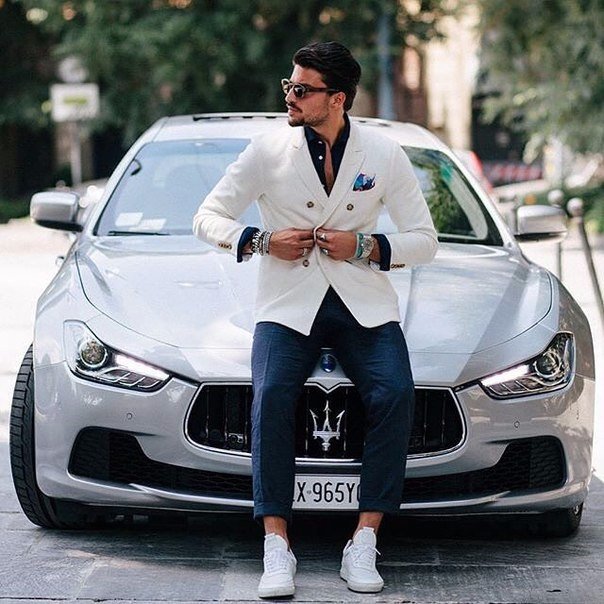 Статус должен быть в обществе, а не в социальных сетях.