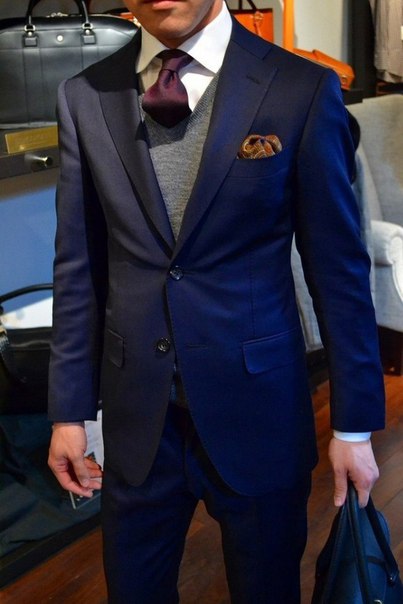 Всегда помните одно простое правило: одеваться следует для той работы, которую вы хотите иметь, а не для той, которую имеете. (с) Дональд Трамп