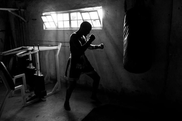 Тренируйся с теми, кто сильнее. Люби того, кого нельзя. Не сдавайся там, где сдаются другие. И победишь там, где победить нельзя!