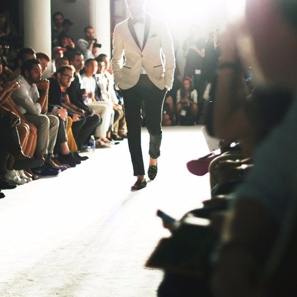 Заработай себе такое имя, которое потом сможет заработать для тебя всё остальное.