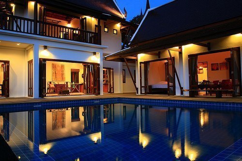 Свою жизнь — надо устраивать до тех пор, пока она не начнет устраивать Вас.